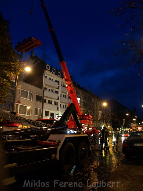 Sturm 3 Geruest droht auf die Strasse zu stuerzen Koeln Kalk Kalker Hauptstr   P077.JPG